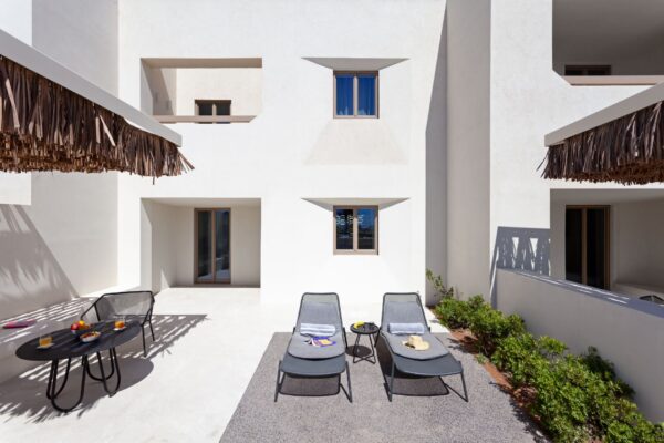 NOŪS Santorini-Superior Garden (3)