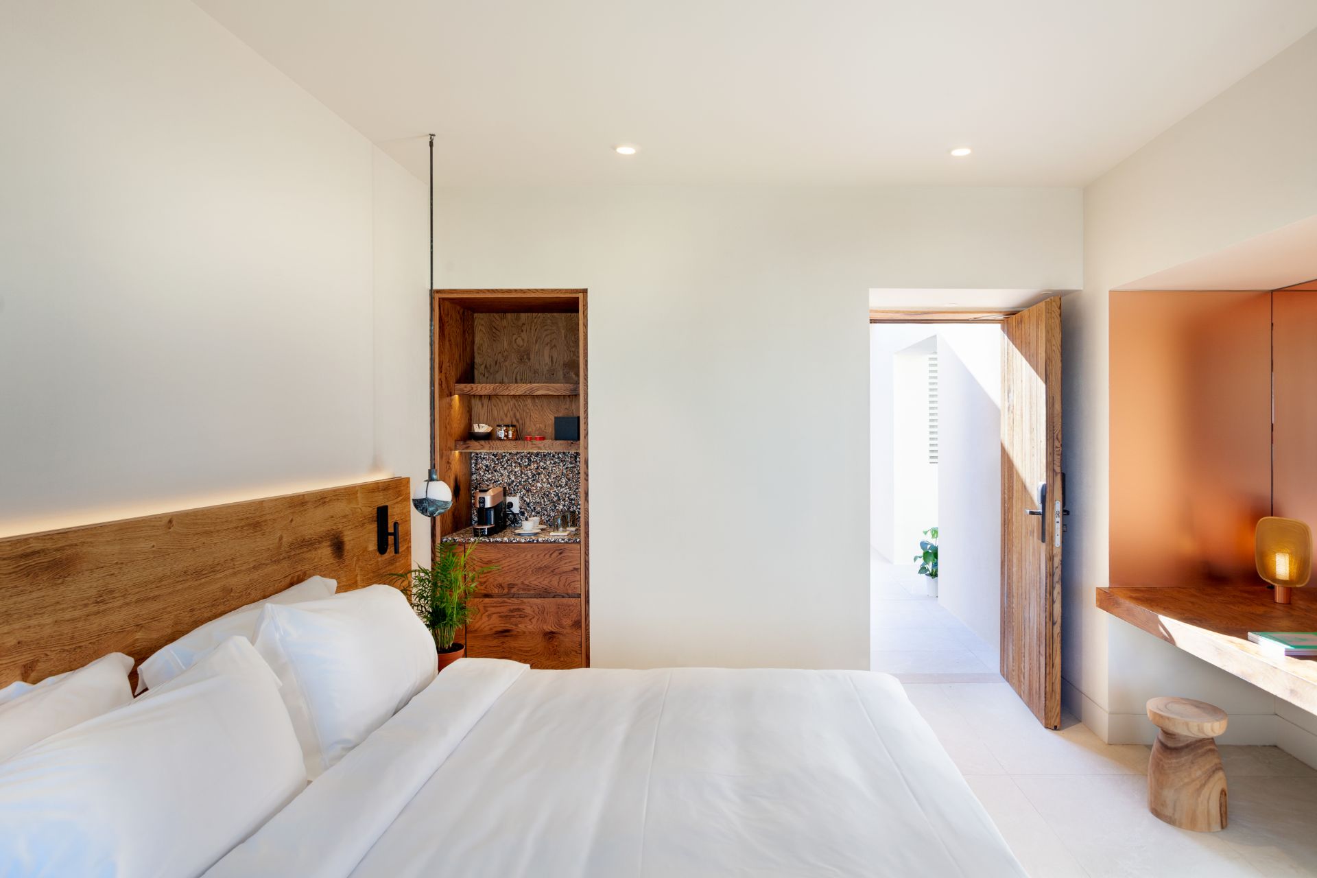 NOŪS Santorini-Superior Room (4)