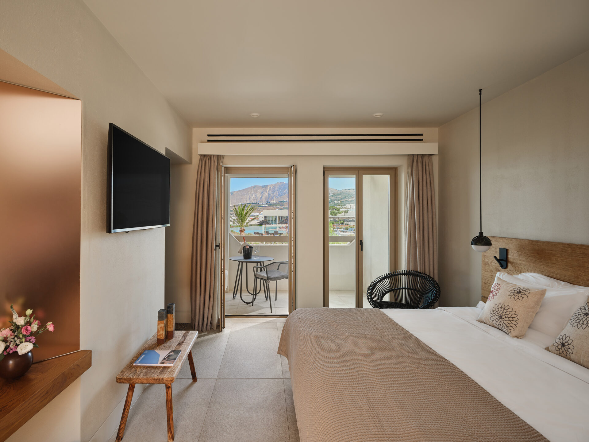 nous_santorini_balcony_rooms