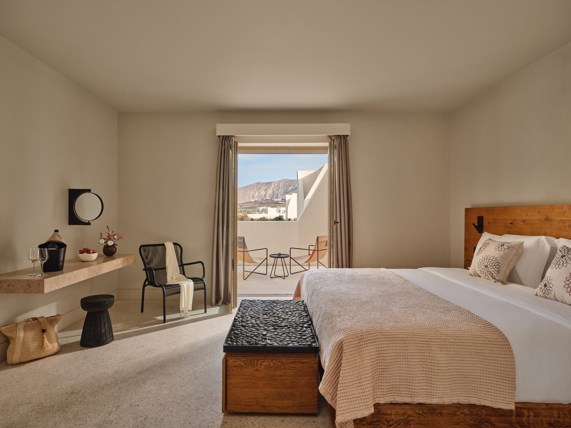 nous_santorini_harmonia_junior_balcony_suites