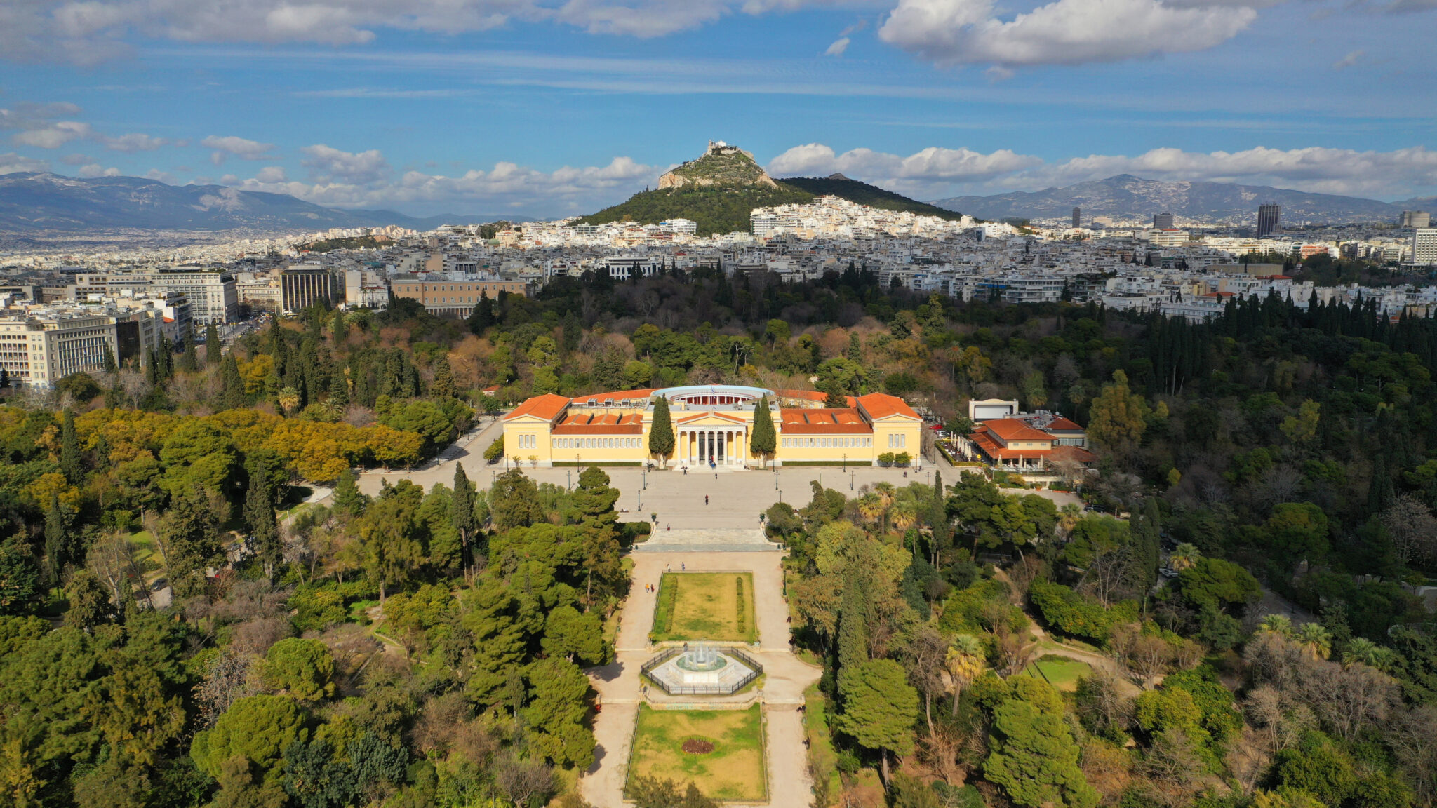 Μέρη στην Αθήνα για Διαλογισμό: Ανακαλύπτοντας την Ηρεμία στην Πόλη